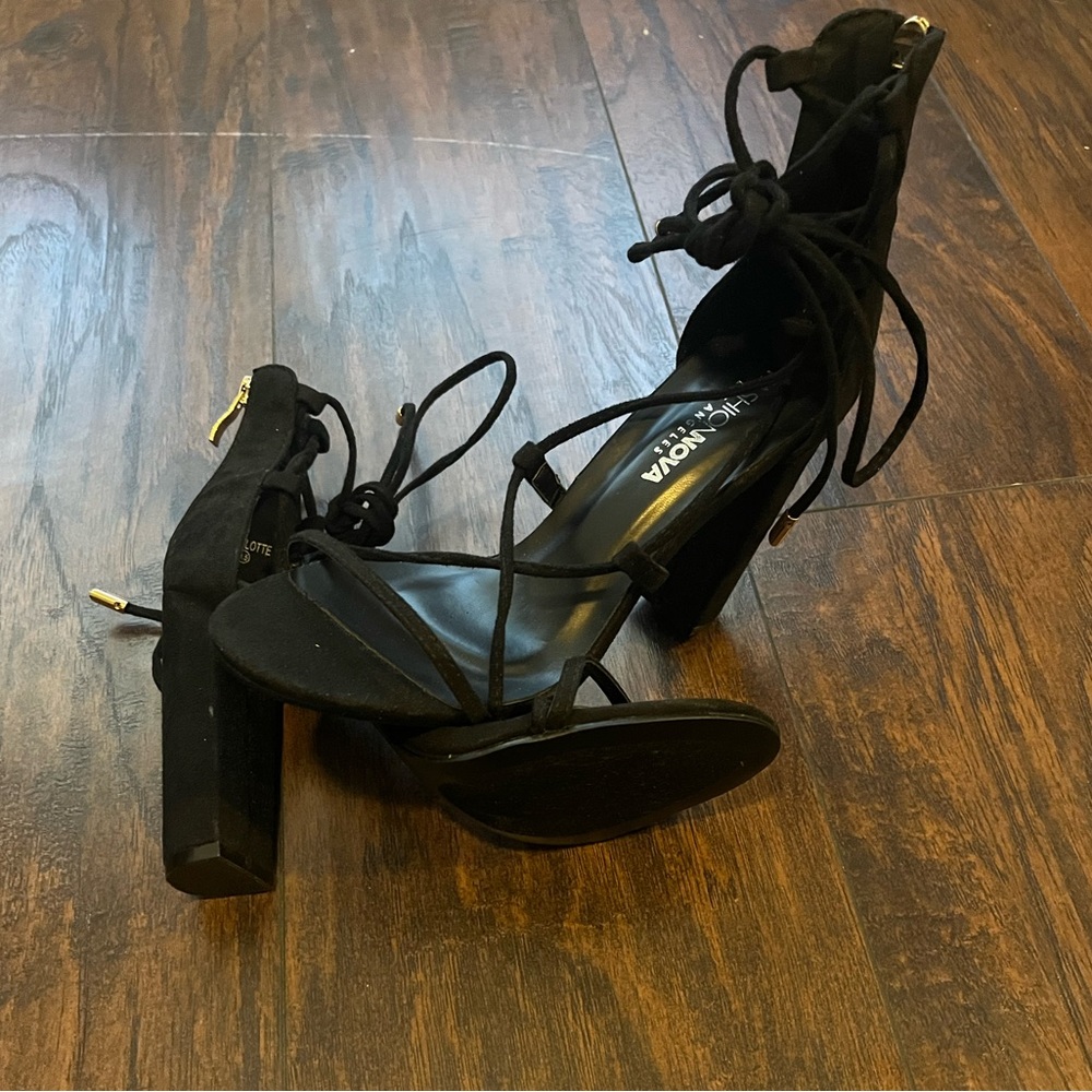 Fashion Nova Los Angeles- Round Toe Tie Up Shoes